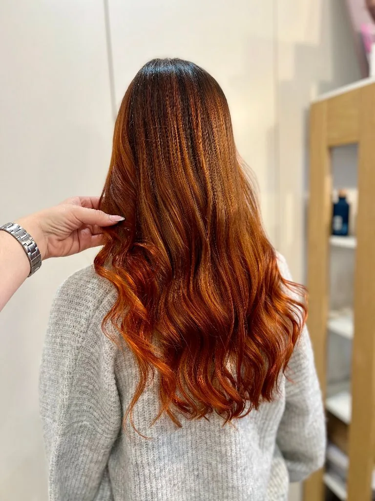 L'Atelier signature - hairstylist, coiffeuse à Domicile au Pays basque - gloss roux signature