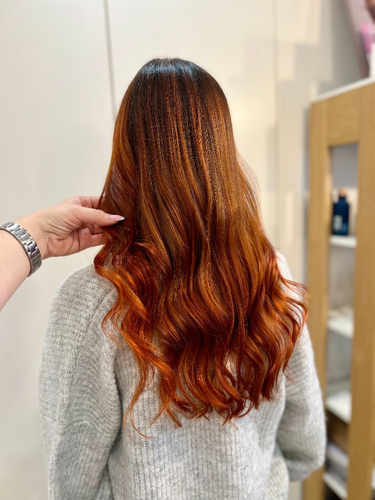 L'Atelier signature - hairstylist, coiffeuse à Domicile au Pays basque - gloss roux signature