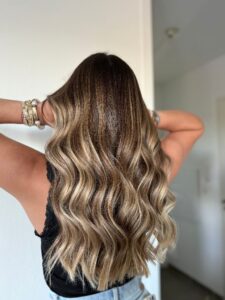 L'Atelier signature - hairstylist, coiffeuse à Domicile au Pays basque - balayage incontournable